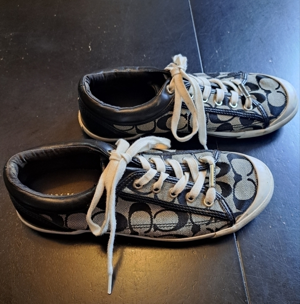 Coach Signature C Francessca Low Top Sneaker Size 8.5